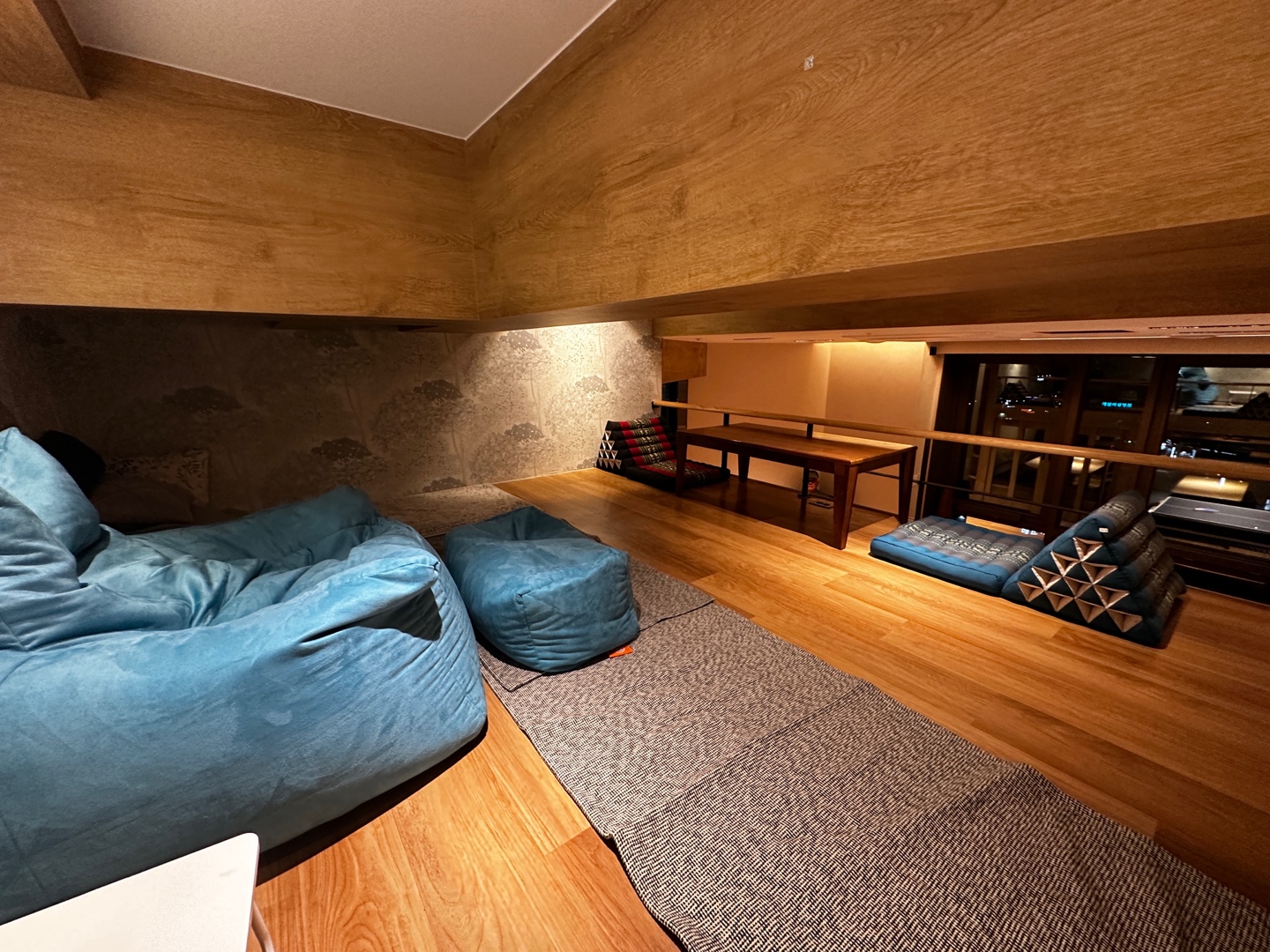 NOMAD LIVE loft bedroom